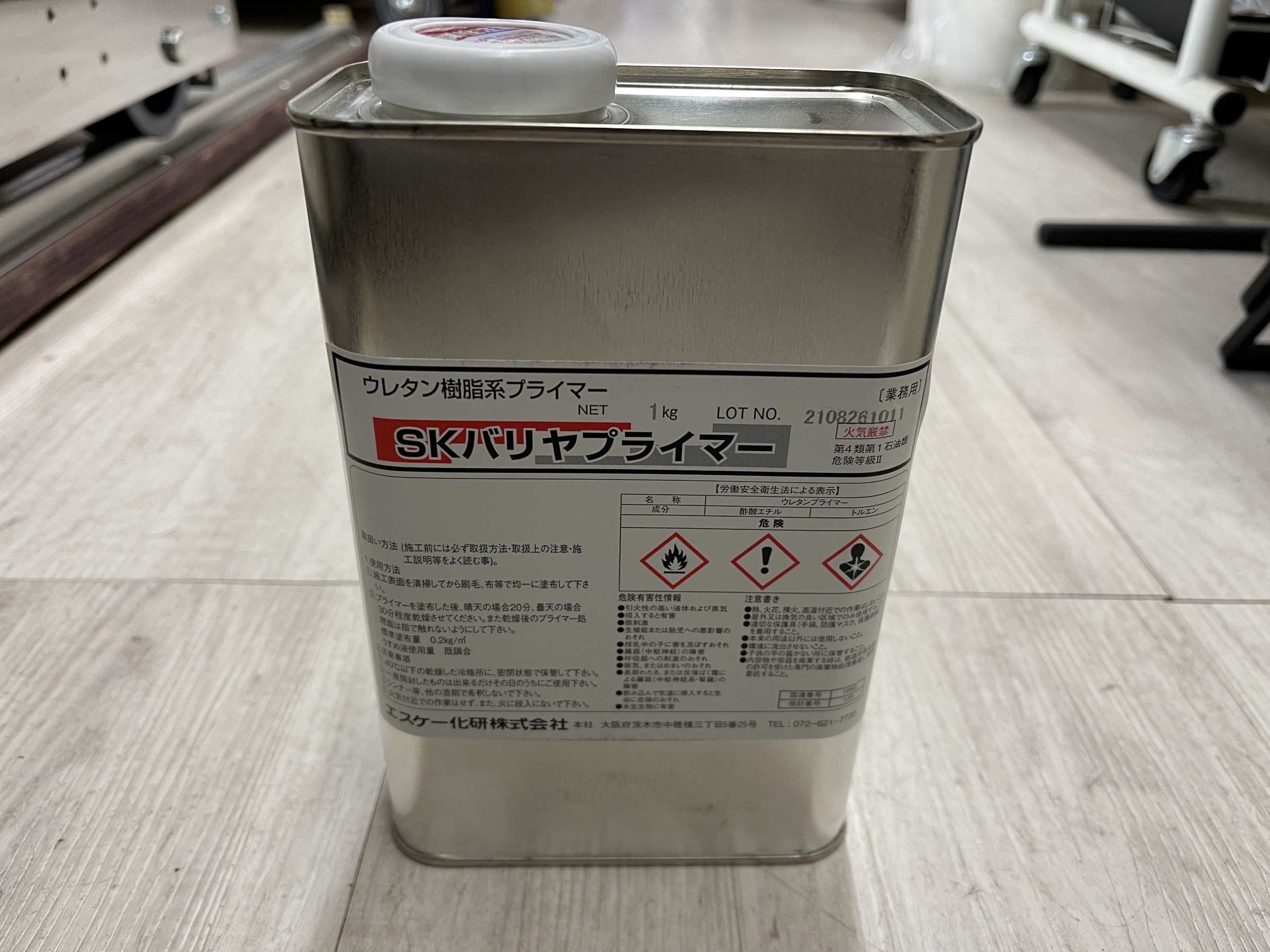 SKバリヤプライマー 1KG ＃シーリング材に含まれる可逆剤などの低分子量物質の移行を防止します。 ＃バリアプライマー –  塗料通販・ペンキ販売のPaintStore.JP